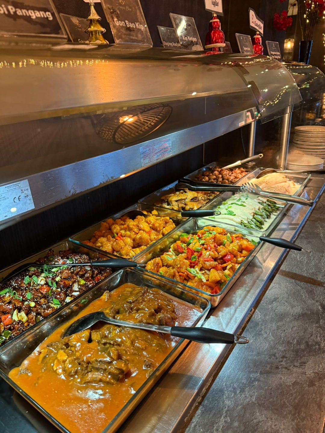 Warm buffet met Oosterse gerechten bij wokrestaurant Dragon Chen in Papendrecht